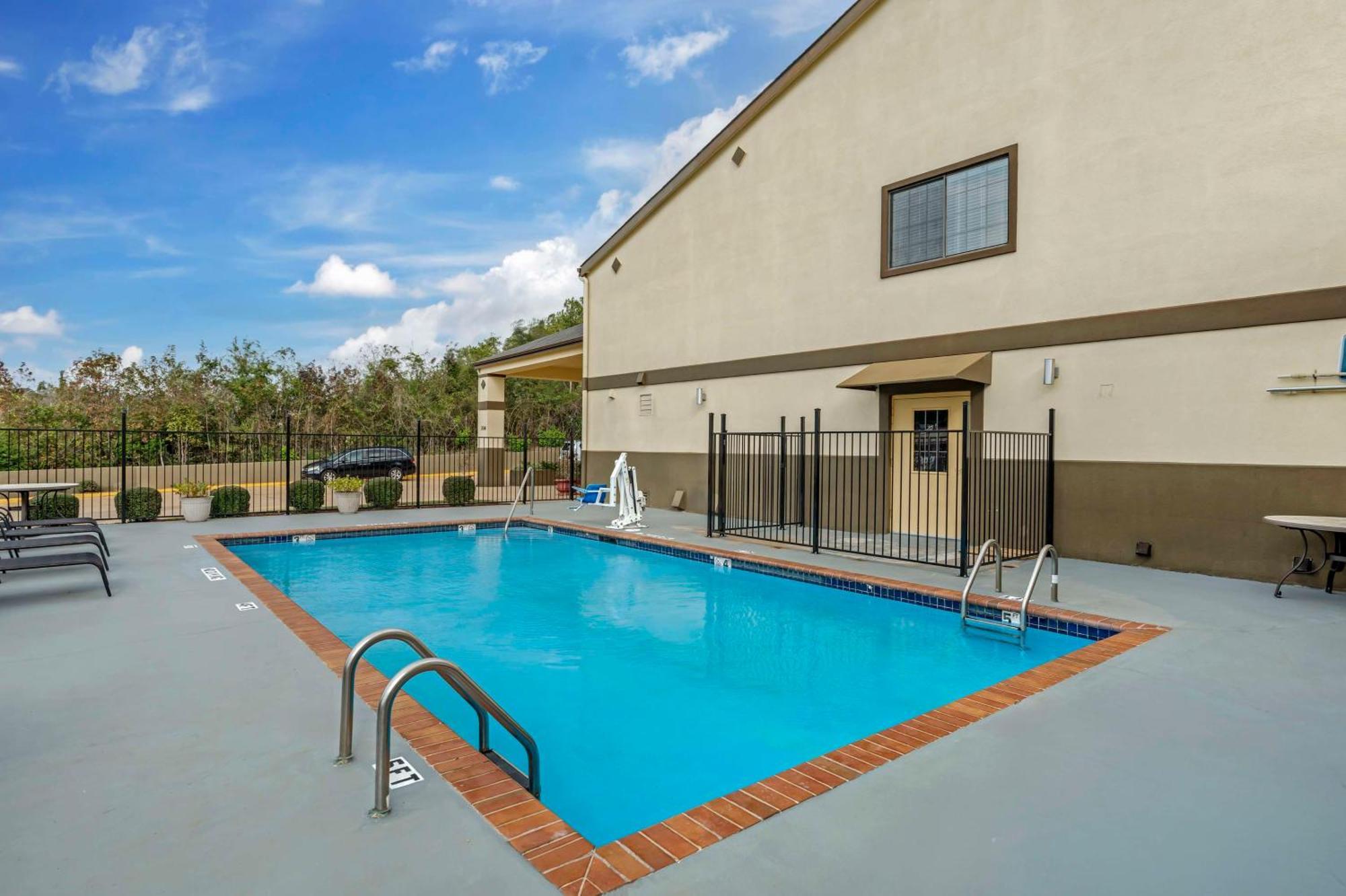 Best Western Pineywoods Inn Atlanta Exterior foto