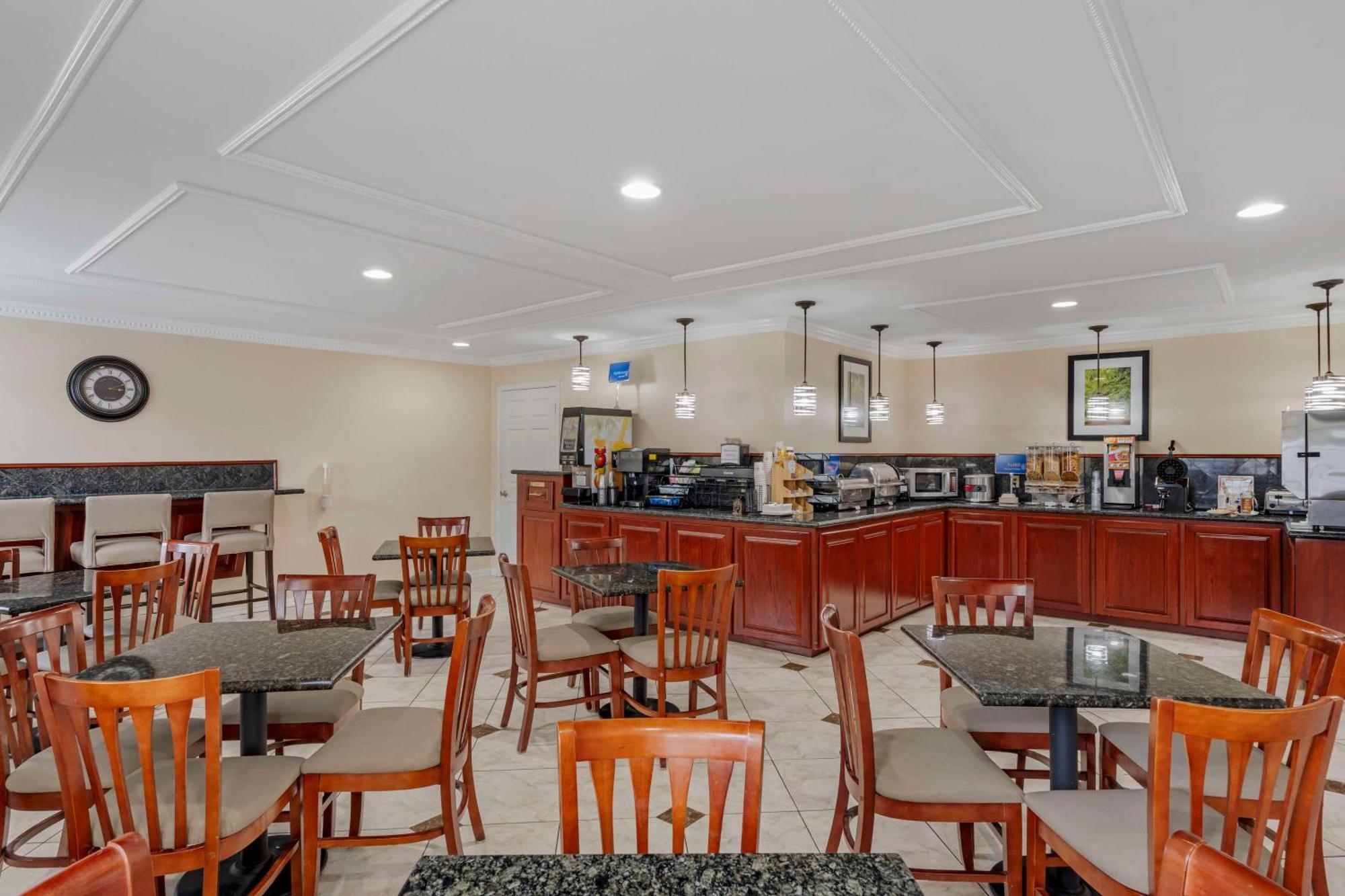 Best Western Pineywoods Inn Atlanta Exterior foto